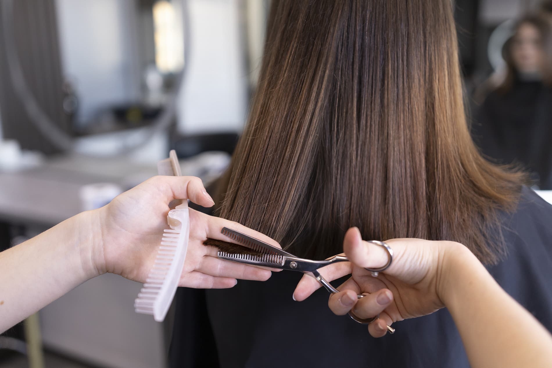 hairdresser-taking-care-of-her-client (2)